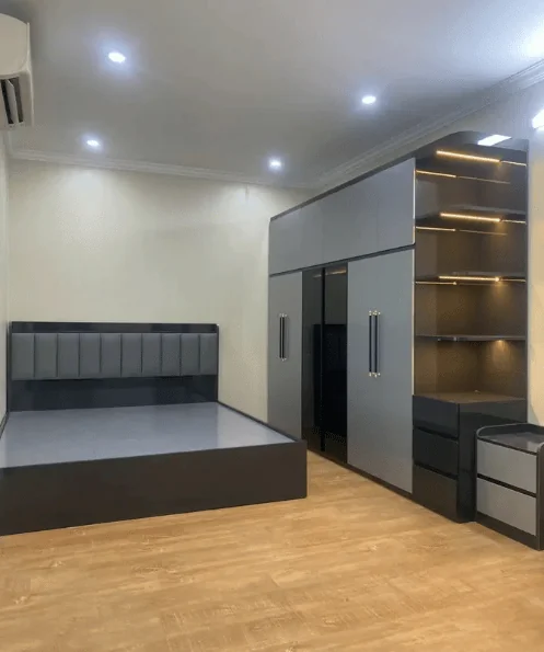 Giường nhựa Vincoplast chân bệt